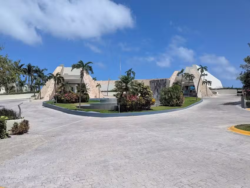 Acceso Hotel Grand Sirenis