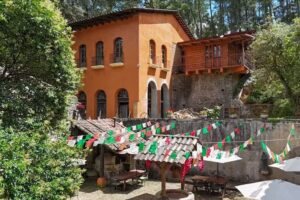 Agua Morada Hotel y Restaurante