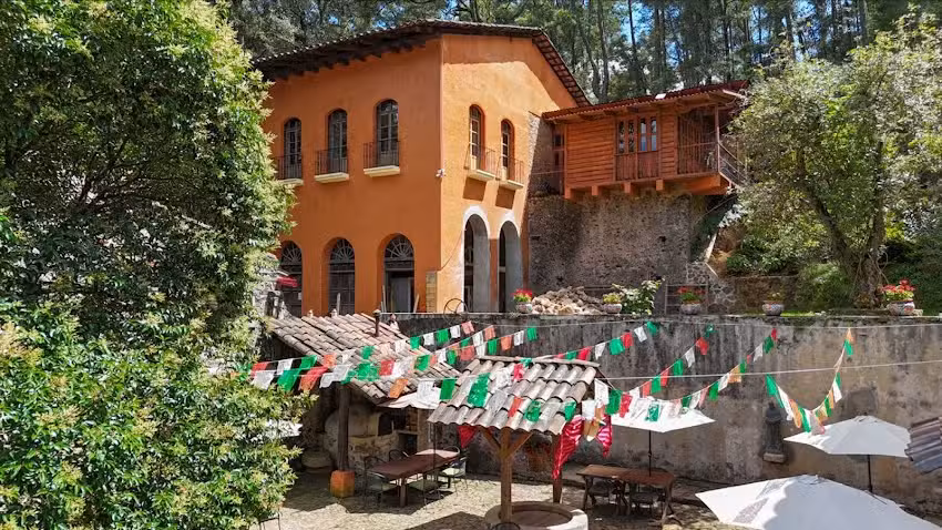 Agua Morada Hotel y Restaurante