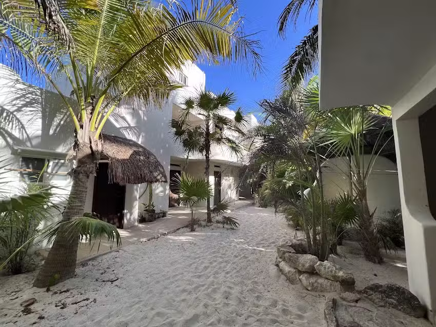 Almaplena Beach Resort