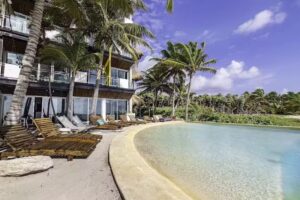 Angelina 28 Beachfront Hotel by Nah Hotels