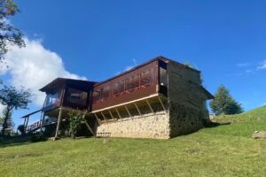 “Anxelli” Cabaña encantadora en bosque de niebla