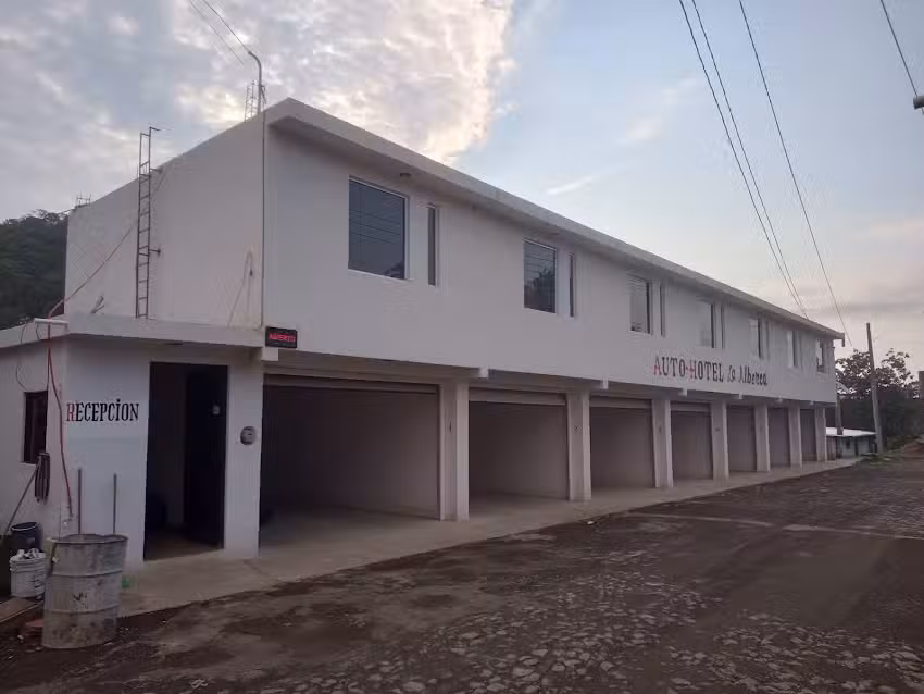 Auto Hotel &ldquo;LA ALBERCA&rdquo;