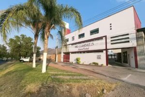 Auto Hotel Mil Cumbres