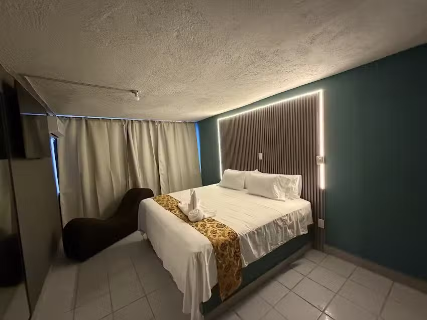 Auto HotelDiscovery
