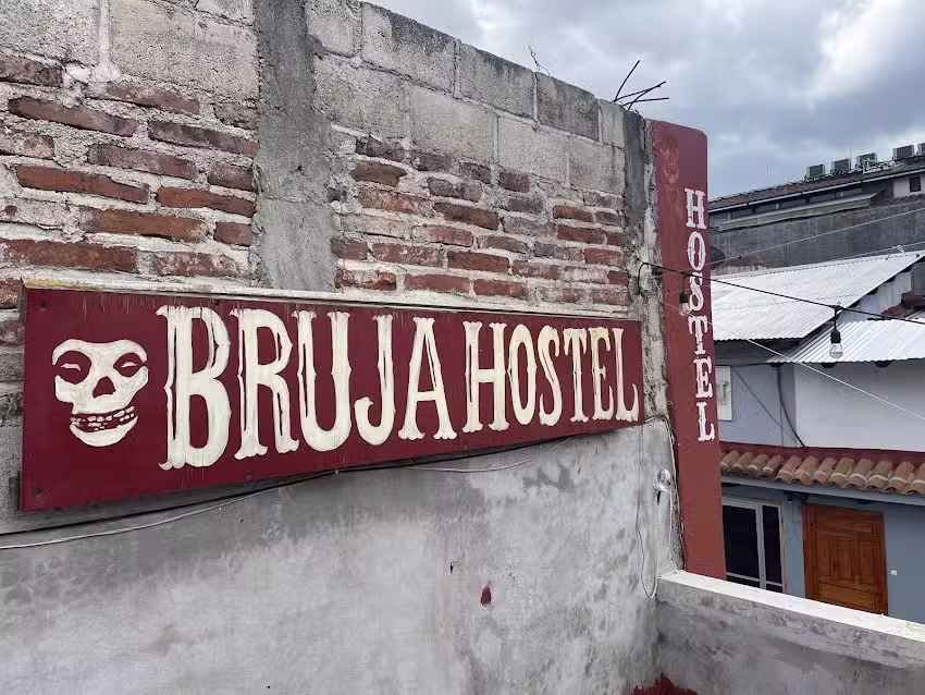 BrujaHostel