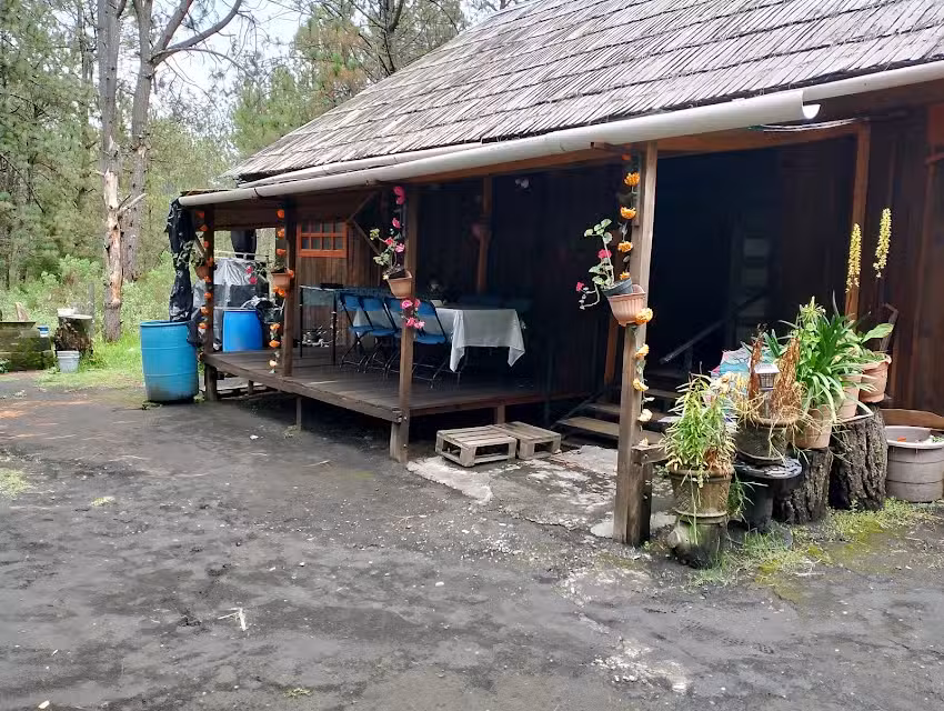Caba&ntilde;a el Volc&aacute;n Paricutin