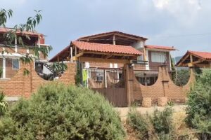 Caba&ntilde;a la puerta del cielo