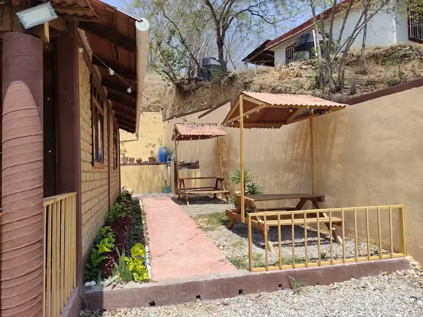 Caba&ntilde;a los adobes