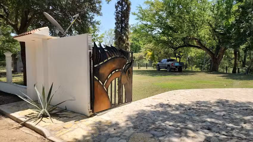 Caba&ntilde;a los Pinos