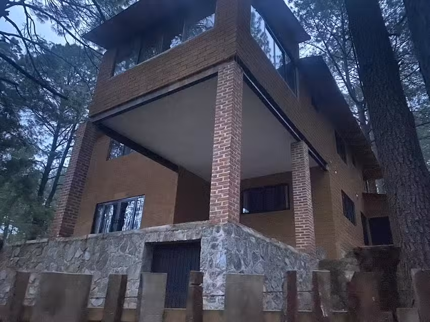 Caba&ntilde;a Refugio en el bosque