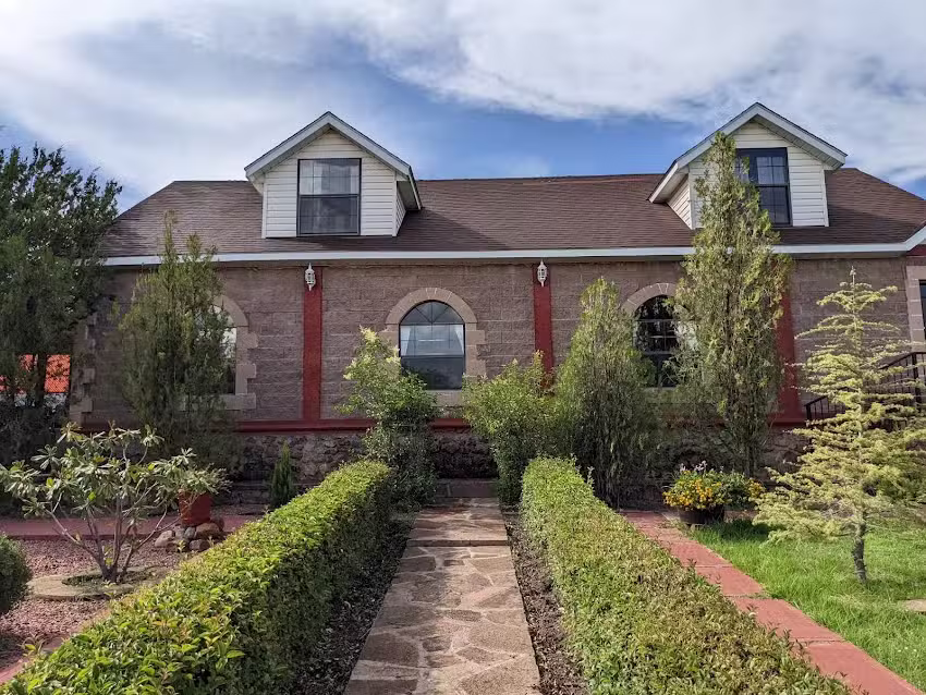 Caba&ntilde;a y Jard&iacute;n Santa Luc&iacute;a