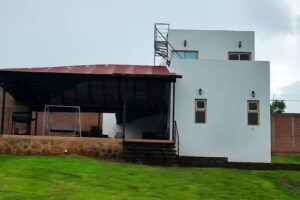 Caba&ntilde;a y Terraza con vista a la monta&ntilde;a