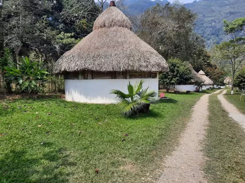 caba&ntilde;as el encinal, huasteca potosina .