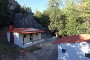 Caba&ntilde;as en Creel Cueva de los Leones