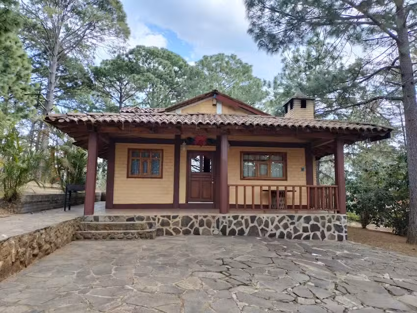 Caba&ntilde;as en el Bosque La Llorona