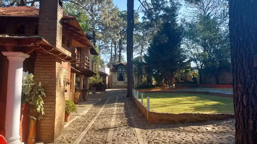 Caba&ntilde;as La Cueva del Oso