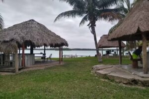 Caba&ntilde;as Laguna Milagros