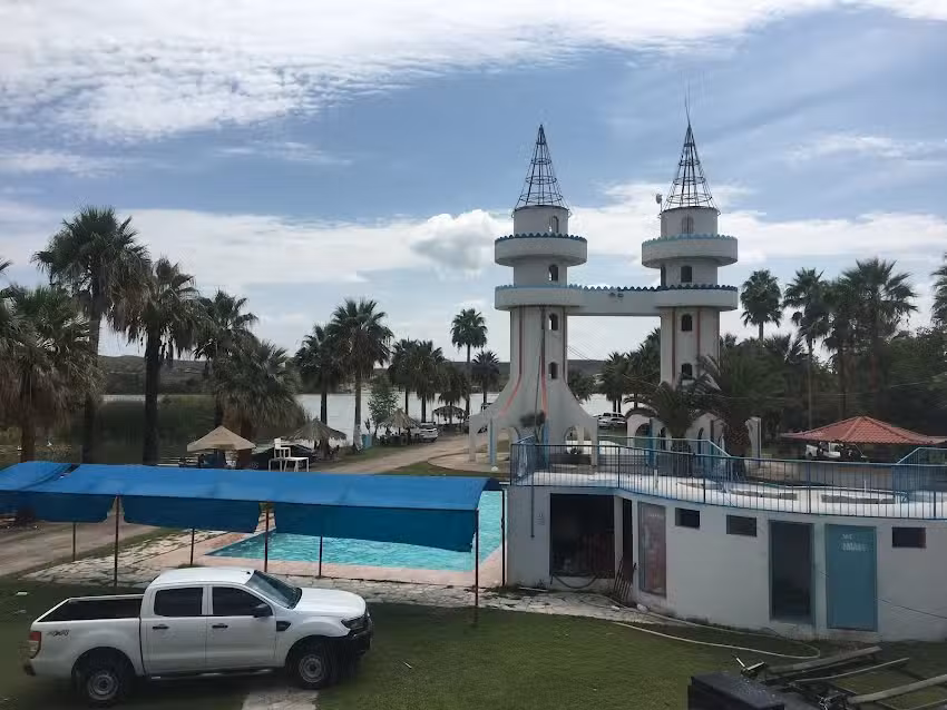 Caba&ntilde;as, Los Cuates