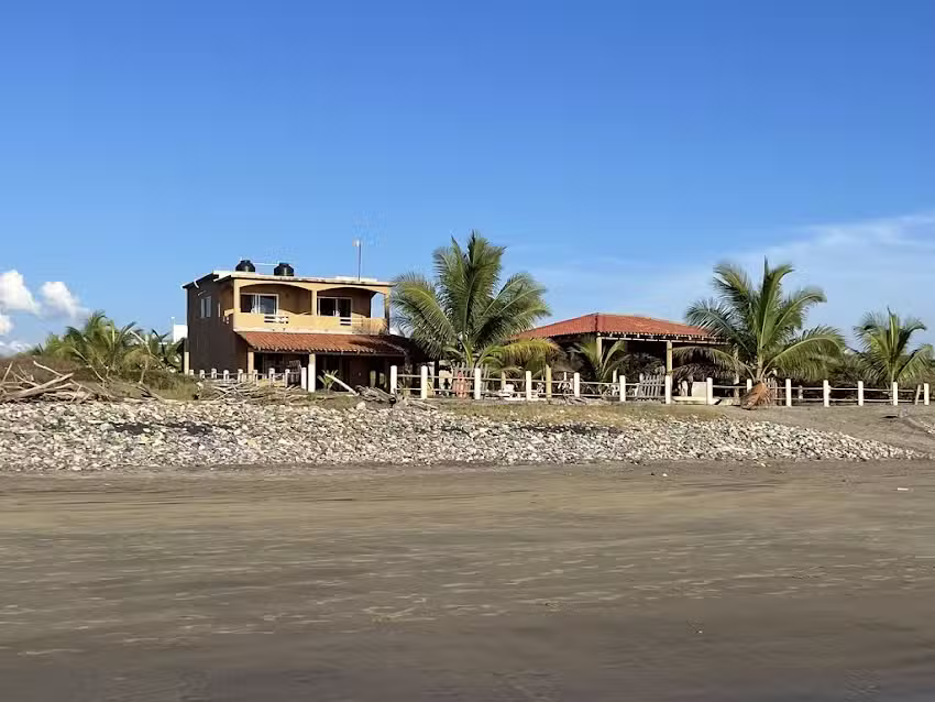 Caba&ntilde;as Pescador y Delfines