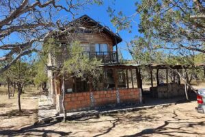Caba&ntilde;as Sierra Fr&iacute;a, Nido del &Aacute;guila