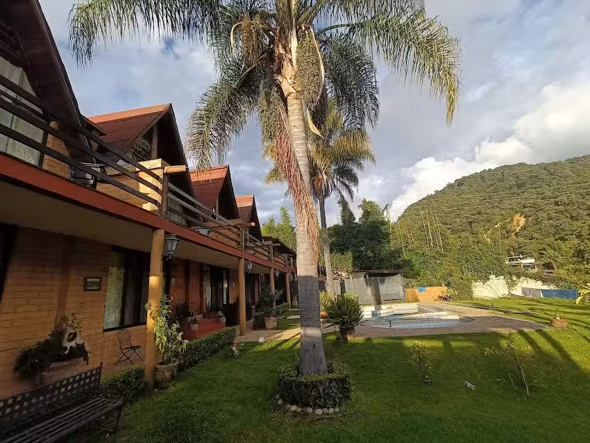 Caba&ntilde;as Valle del Lago