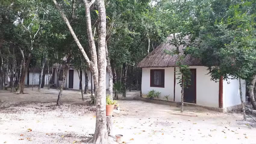 Caba&ntilde;as y Camping Yaxmuul