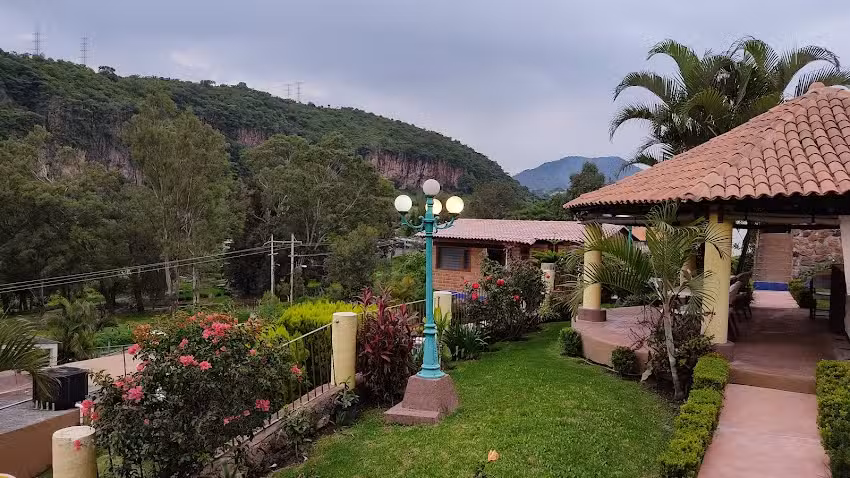 Caba&ntilde;as y Club de Pickleball Santo Tom&aacute;s Puesta del Sol