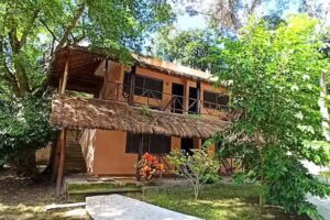 Caba&ntilde;as y Hostal Zoh Laguna