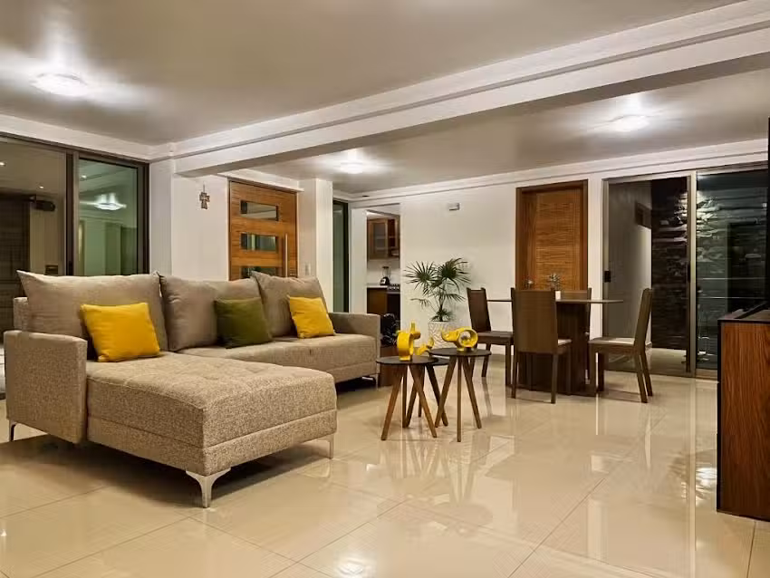 &ndash; Casa Blanca &ndash;