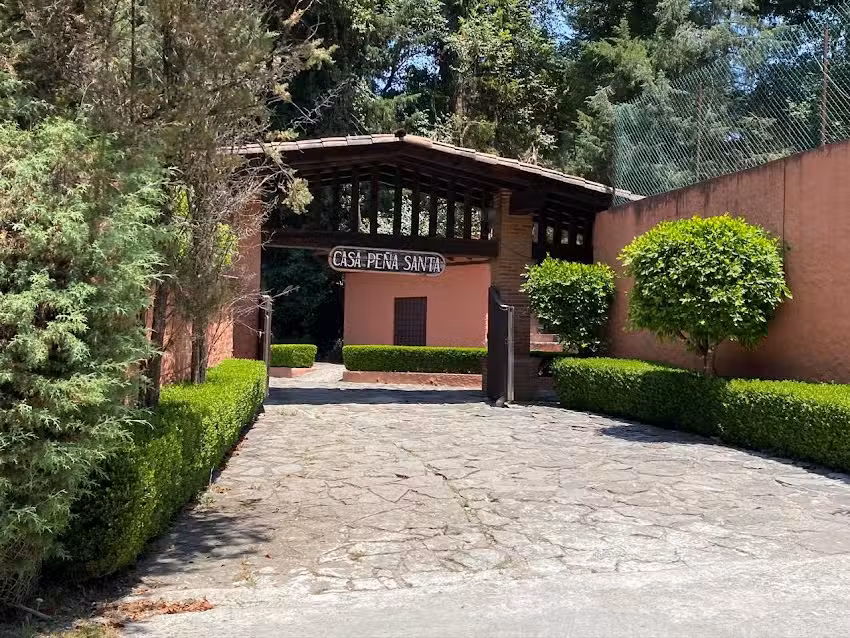 Casa Pe&ntilde;a Santa