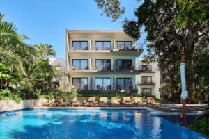 Cristalino, Lagoon front hotel, restaurant & spa