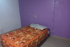 CUARTOS Y BAÑO PÚBLICO