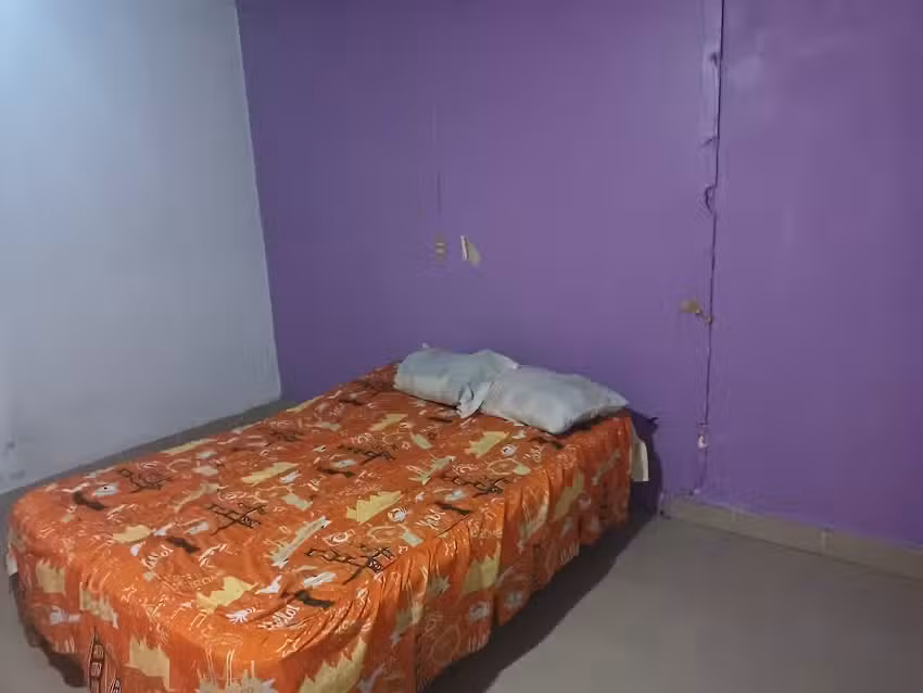 CUARTOS Y BA&Ntilde;O P&Uacute;BLICO