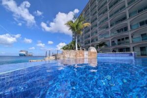 El Cantil Condominiums