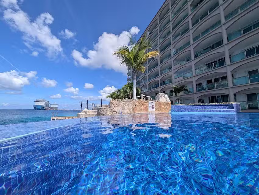 El Cantil Condominiums