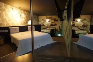 El Castillo Auto Hotel