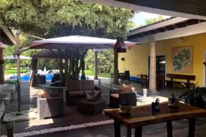 El Jardín De En Medio