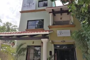 El Roble Hotel