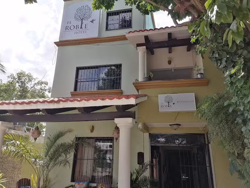 El Roble Hotel