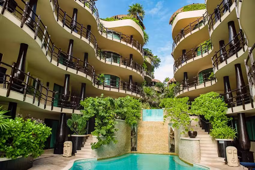 El Taj Oceanfront & Beachside Condo Hotel