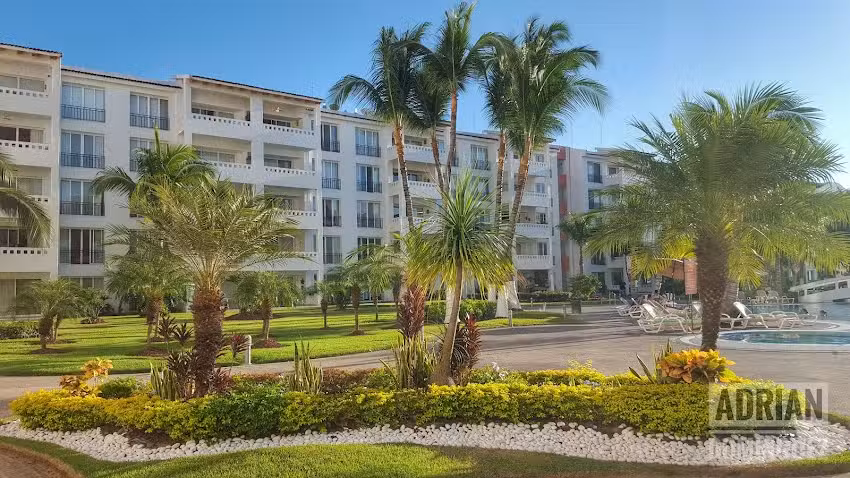 Flamingos Beach And Golf