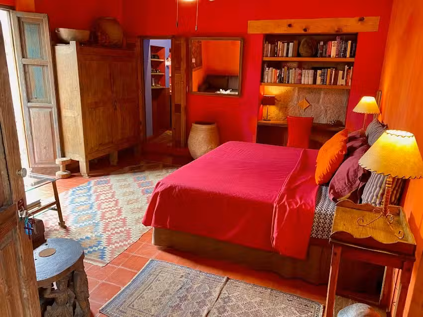 Habitaci&oacute;n#6 con doble vista jard&iacute;n