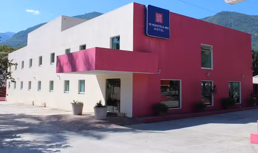 HI Huasteca Inn Hotel