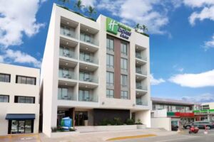 Holiday Inn Express & Suites Playa del Carmen by IHG