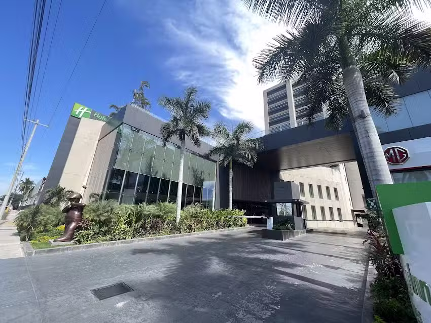 Holiday Inn & Suites Puerto Vallarta Marina & Golf an IHG Hotel