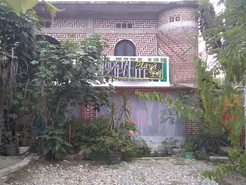 hostal playa de zipolite