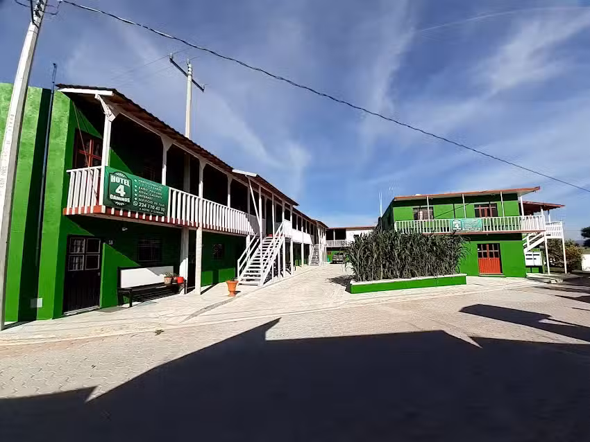 Hotel 4 caminos