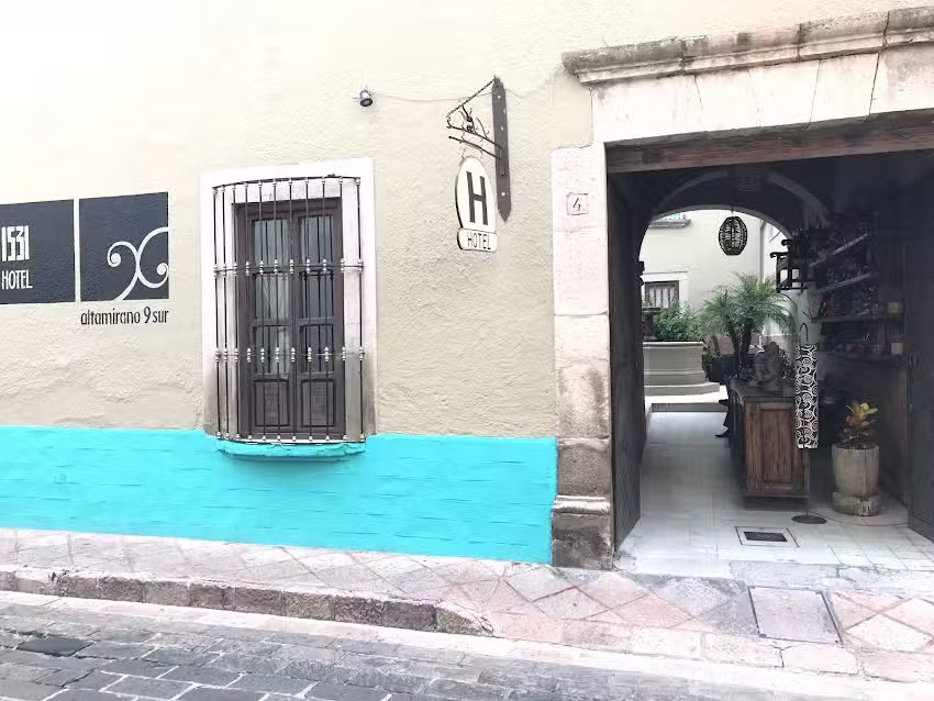 Hotel Altamirano