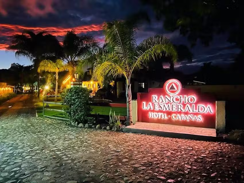 Hotel Caba&ntilde;as Rancho La Esmeralda